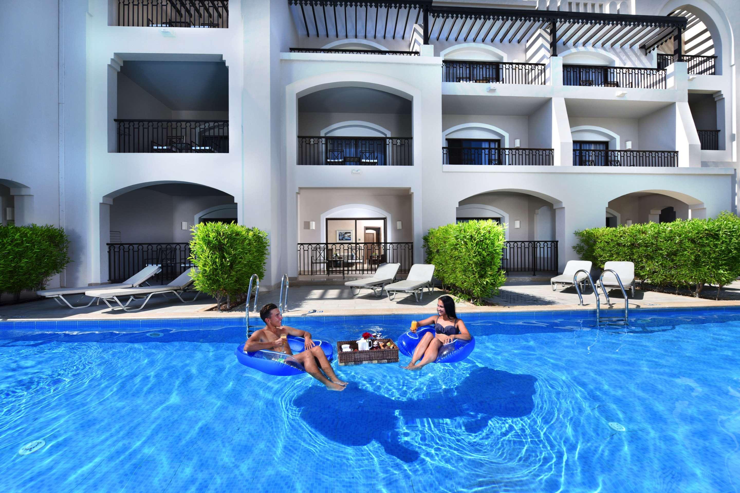 Steigenberger Alcazar Hotel Sharm el-Sheikh Bagian luar foto The swimming pool at the hotel