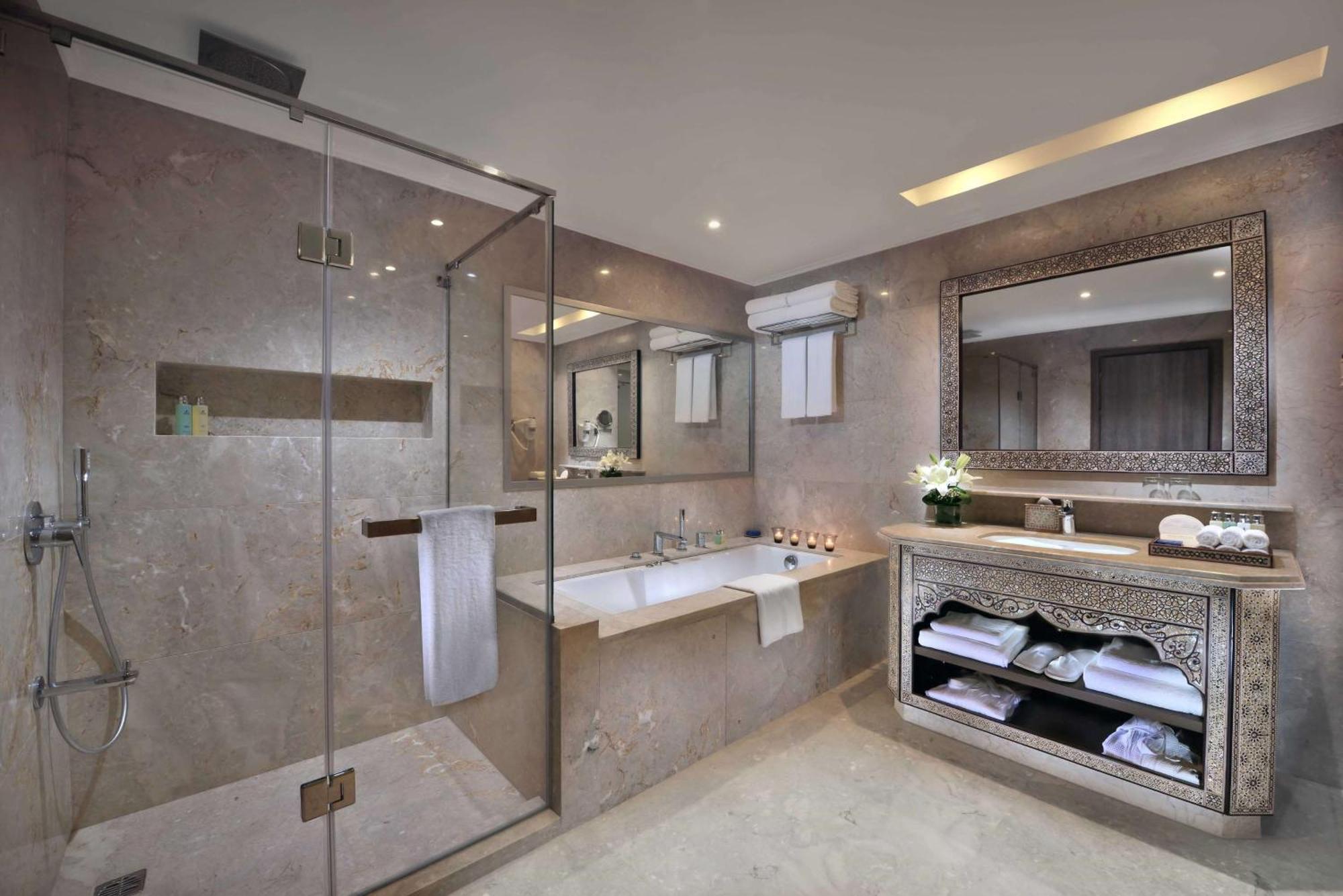 Steigenberger Alcazar Hotel Sharm el-Sheikh Bagian luar foto A modern bathroom